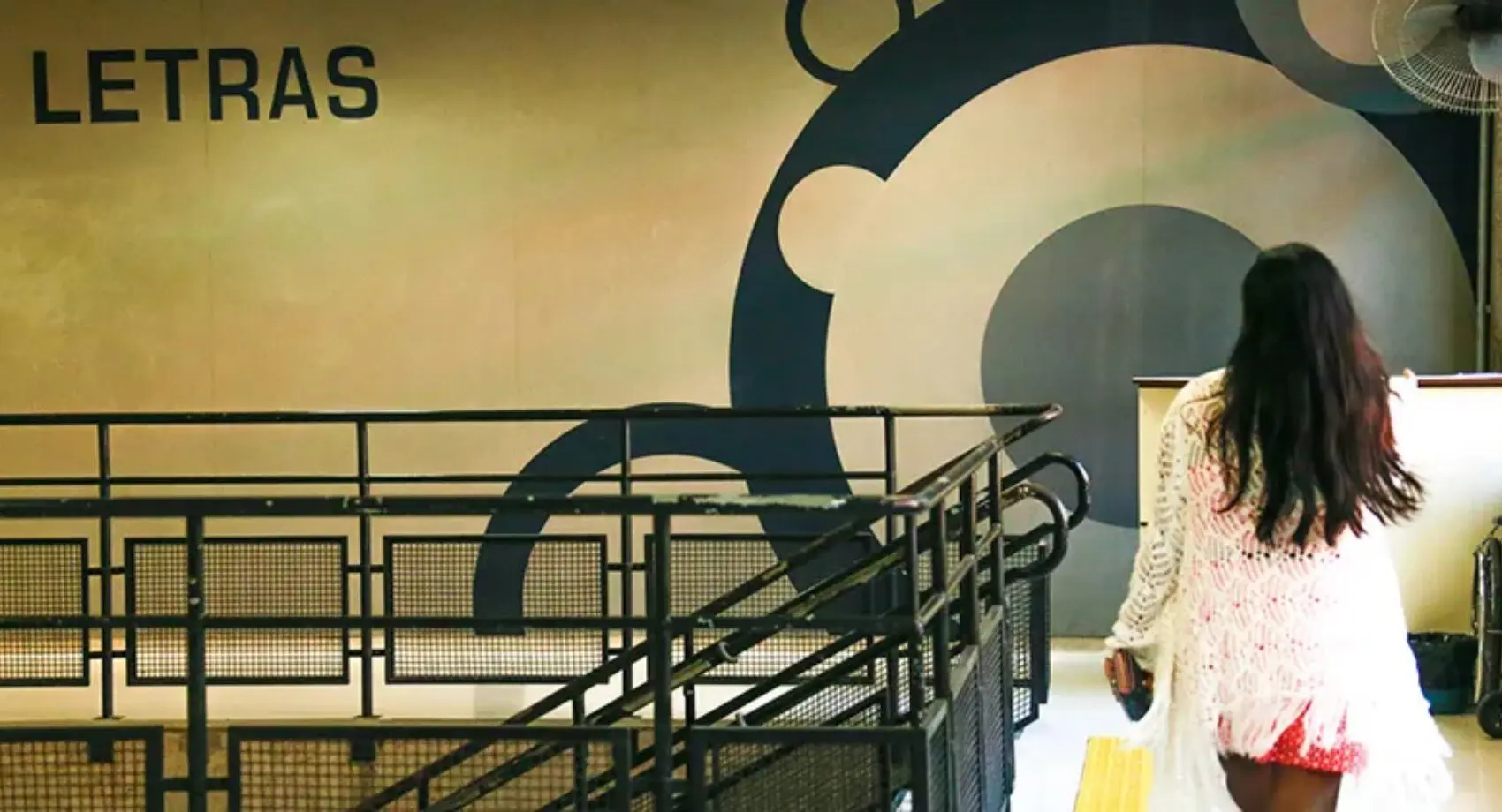 Comunicação em marketing corredores da FFLCH