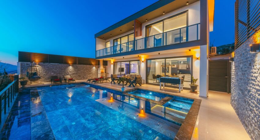 Imóvel de luxo com piscina representando a conquista digital do mercado imobiliário